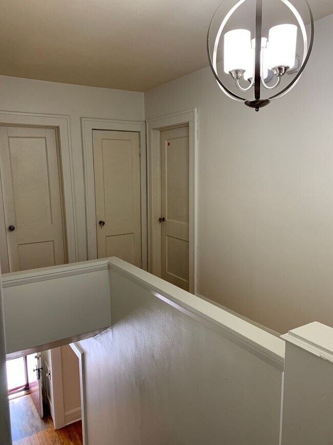 Foto del edificio - 4 Bedroom 2 Bathroom On the Edge of Dinkyt...