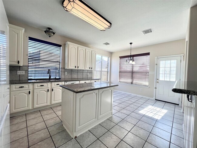 Foto del edificio - 13923 White Oak Springs Dr