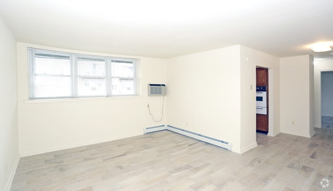 Interior Photo - Parkwood Gardens