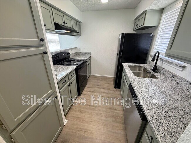 Foto del edificio - 2326 Summer Pl Dr