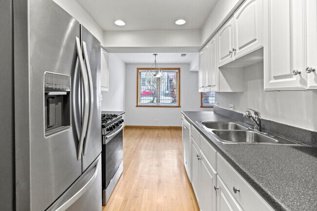 Foto del edificio - 2112 W Armitage Ave