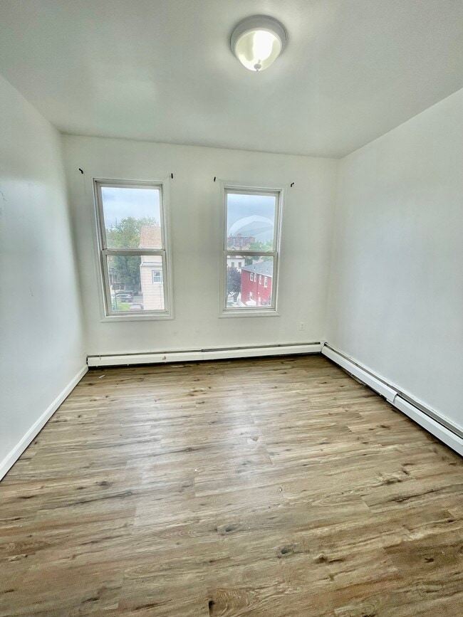 Building Photo - 166 Seaview Ave