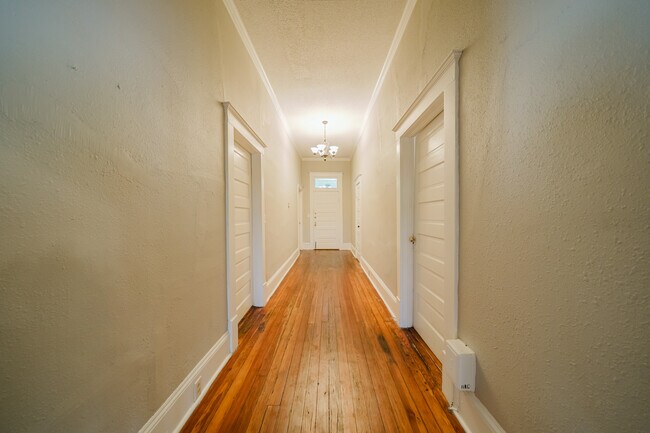 Foto del edificio - 2533 English Ave