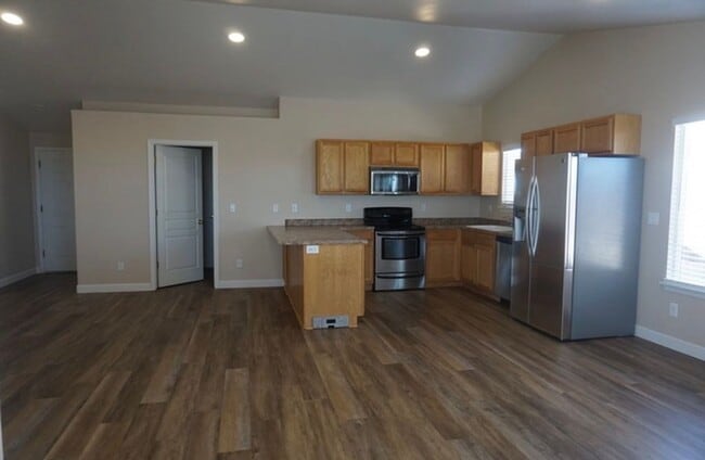 Building Photo - 583 Spur Wy