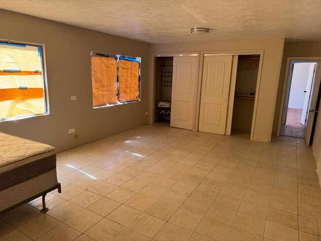 Foto del edificio - Centrally Located 1 Bedroom Studio Style R...