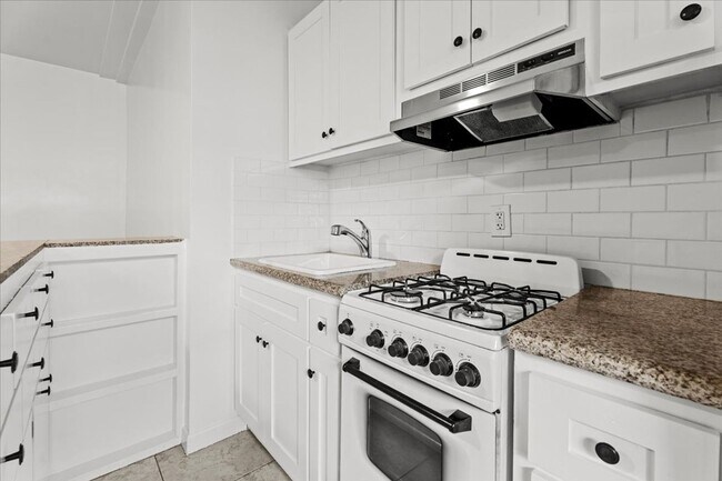 Foto del edificio - One Bedroom Unit In The Heart Of Koreatown!