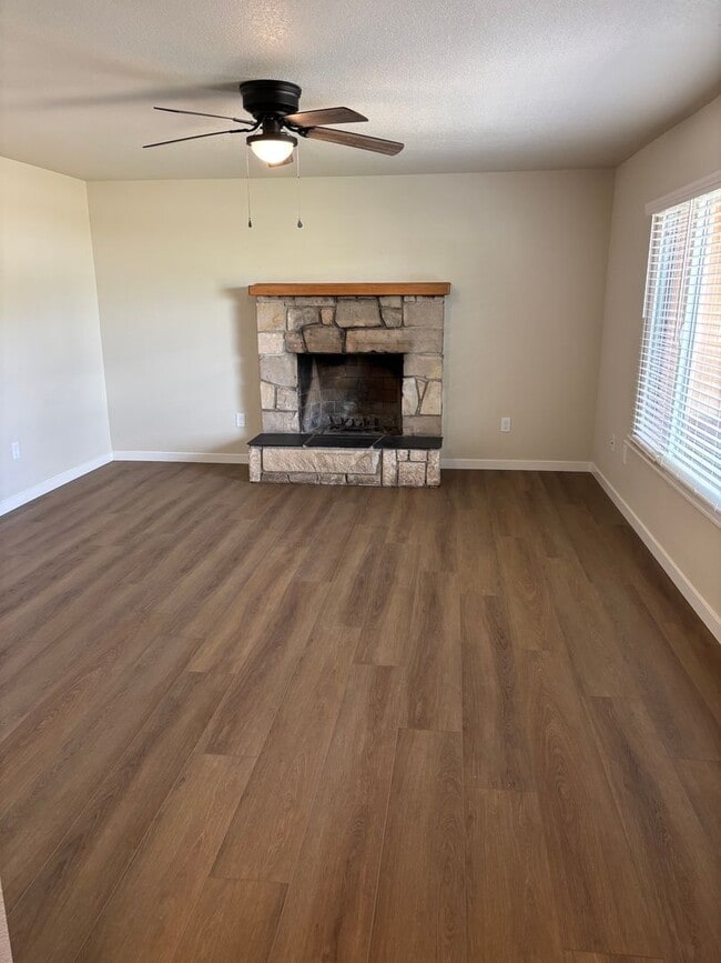 Foto del edificio - 3 BD 2 BA House in Yuba City! AVAILABLE NOW!!