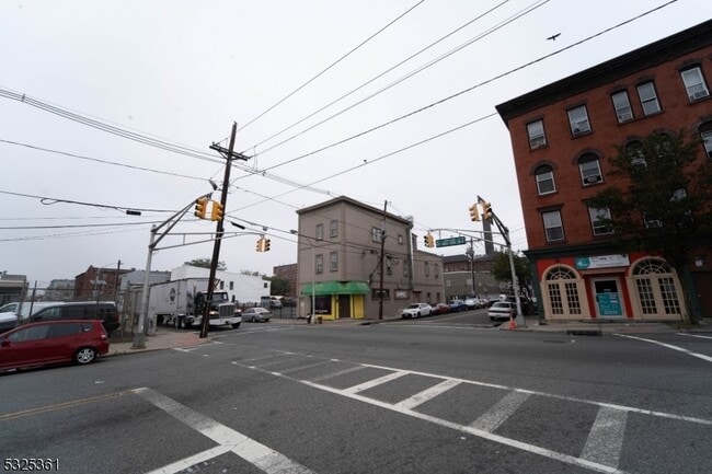 Foto del edificio - 331 Straight St