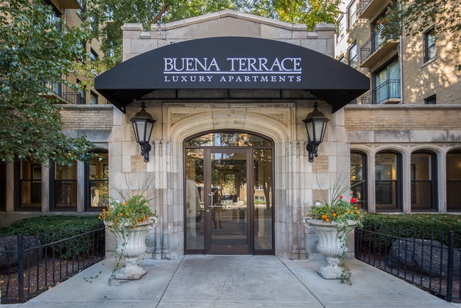 Entrance - Buena Terrace - 4242 N Sheridan Rd