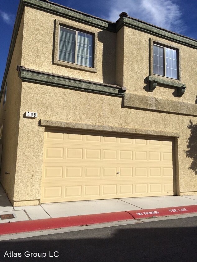 Foto principal - 3 br, 2.5 bath House - 608 Desert Silk Ct