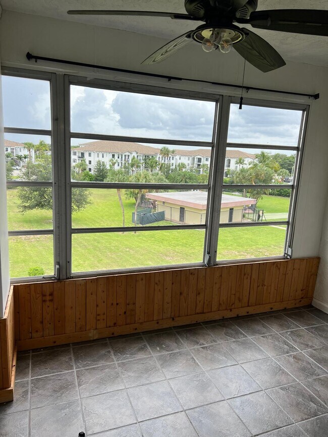 Foto del edificio - 9355 SW 8th St