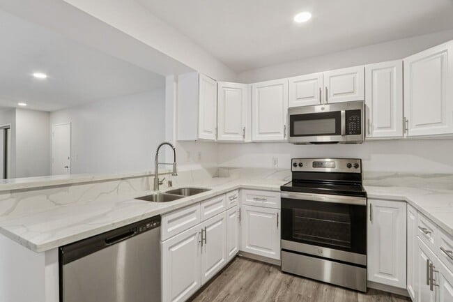 Interior Photo - 4950 Coldwater Canyon