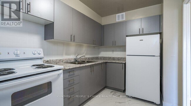 Photo du bâtiment - 6161 Bathurst St