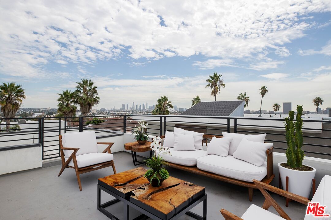 Foto principal - 525 Normandie Ave