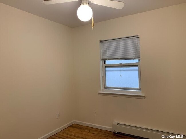 Foto del edificio - 23-28-28 31st Dr