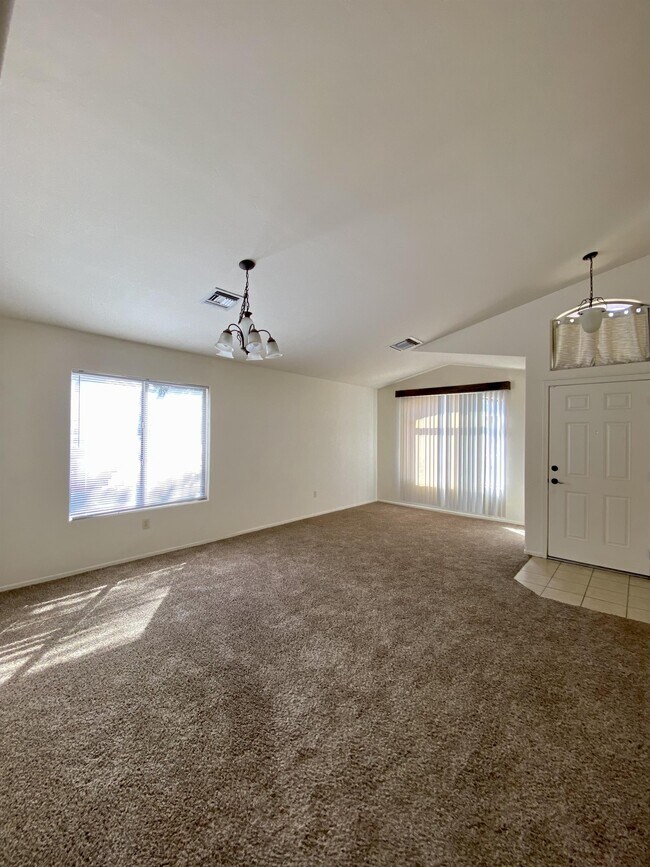 Foto del edificio - 8866 N Moonfire Dr
