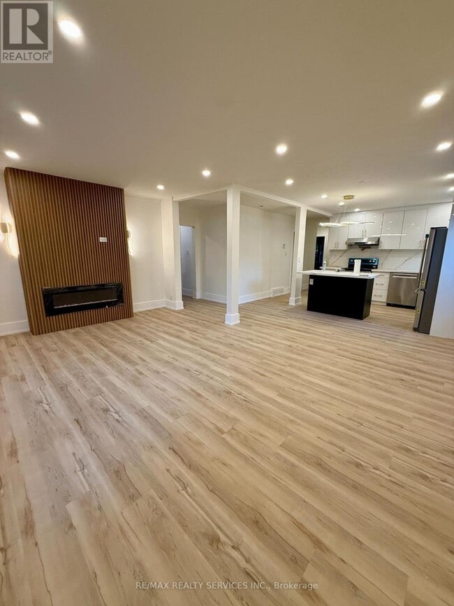 Building Photo - 598 Wildwood Dr