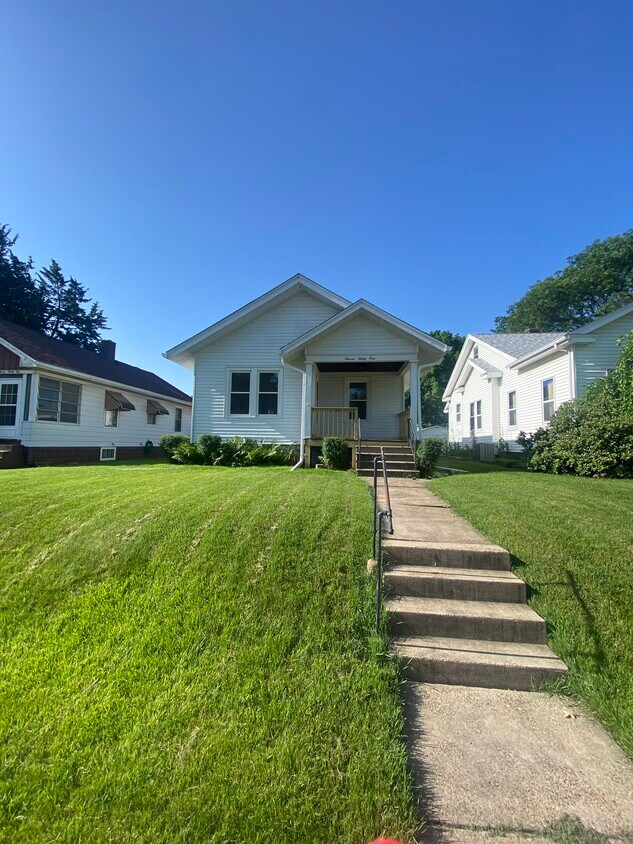 Foto principal - 1131 E Garfield St