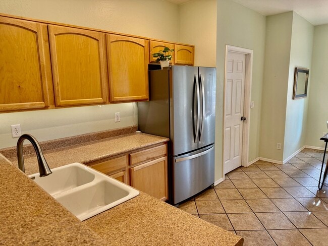 Building Photo - ponderosa trails 3 bedroom furnished home