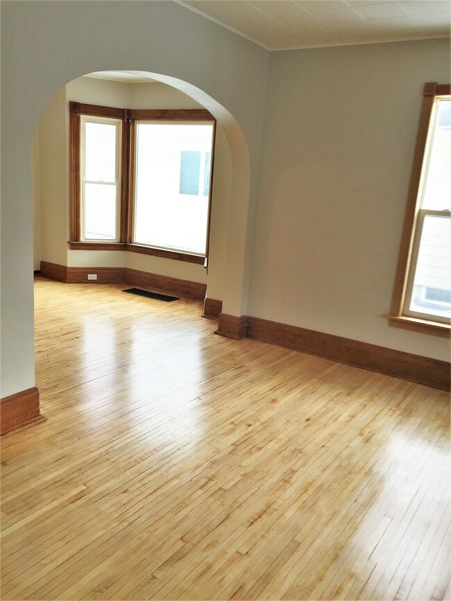 Foto del edificio - 624 Central Ave N