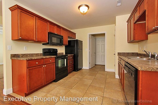 Building Photo - 155-157 Founders Ct