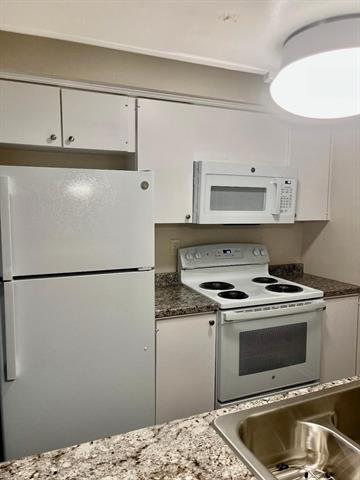 Foto del edificio - 4851 Cedar Springs Rd