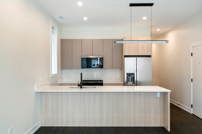 Foto del edificio - 408 E 50th Pl