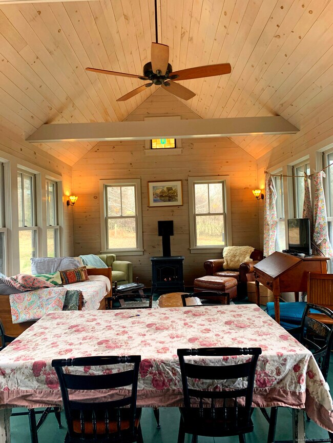 Building Photo - 126 Beaver Brook Rd