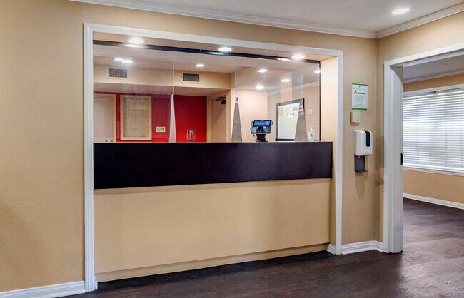 Building Photo - Furnished Studio-Los Angeles - Monrovia