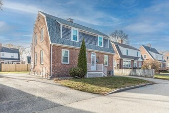Building Photo - 77 Porpoise Way