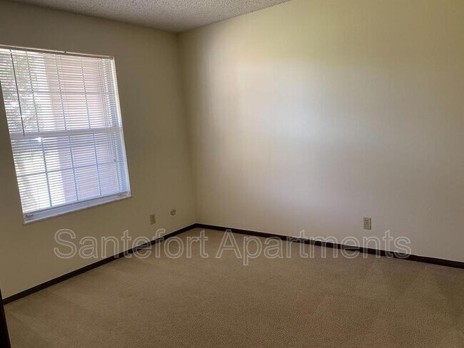 Building Photo - 5409 Haymeadow Ln