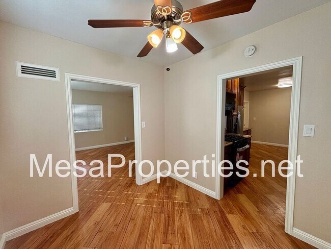 Foto del edificio - 8143 Grove Ave