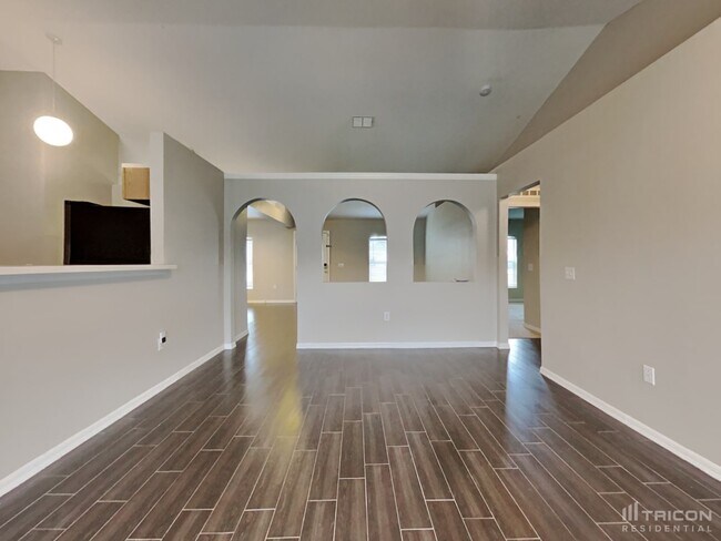 Building Photo - 5148 Jenson Ave