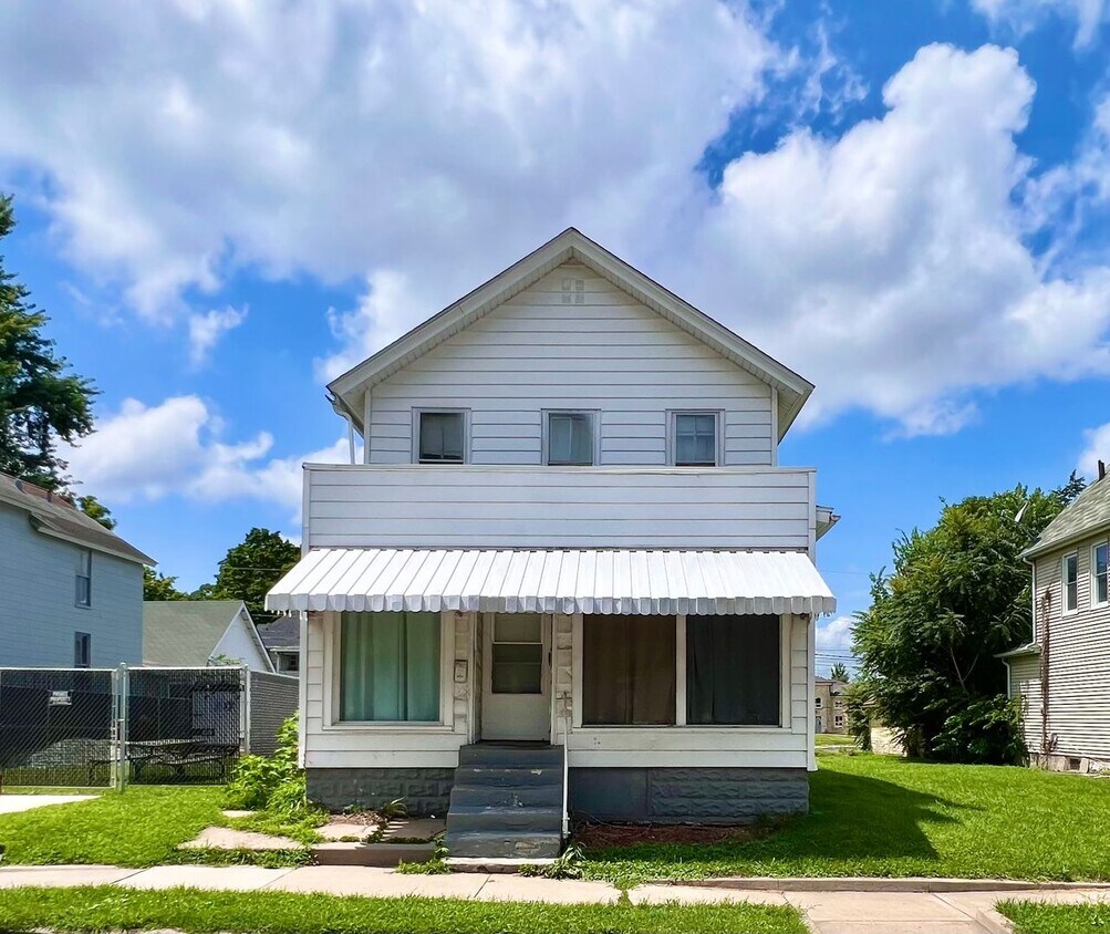 Primary Photo - 732 24th St