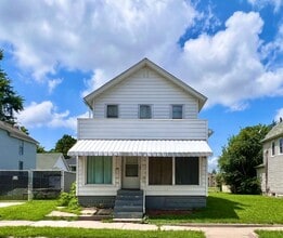 Building Photo - 732 24th St