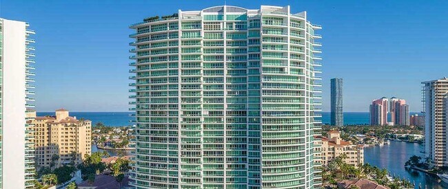 Foto del edificio - 19955 NE 38th Ct