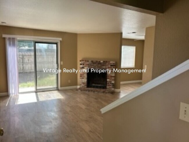 Foto del edificio - Available Now! Recently Updated 3 Bedroom ...