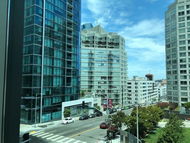 Building Photo - 401 Harrison St