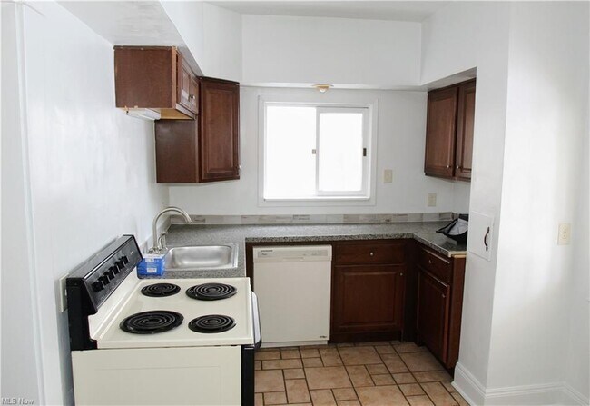 Building Photo - 1205 St Charles Ave