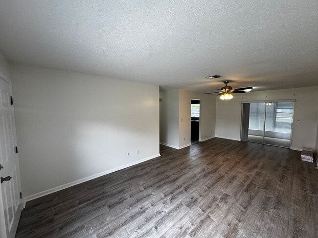 Building Photo - Charming 2-Bedroom Home in Peaceful Dunnellon Neighborhood