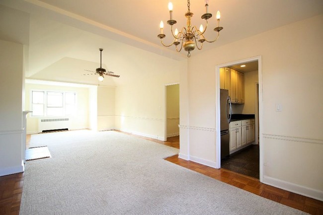 Building Photo - 4 Chateaux Cir