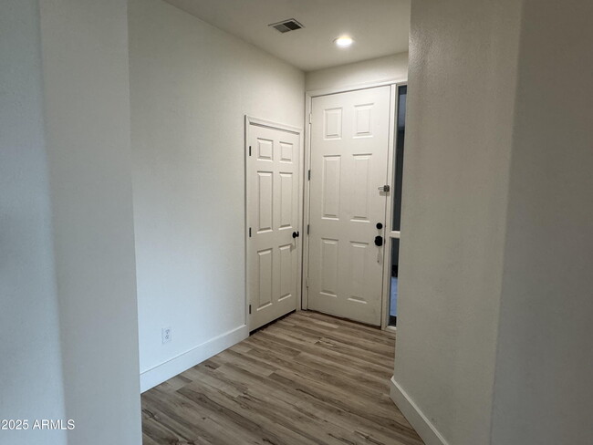 Building Photo - 7580 E Earll Dr