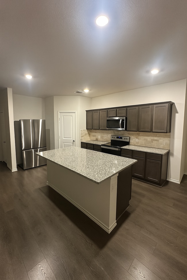 Building Photo - 3055 Stradford Way