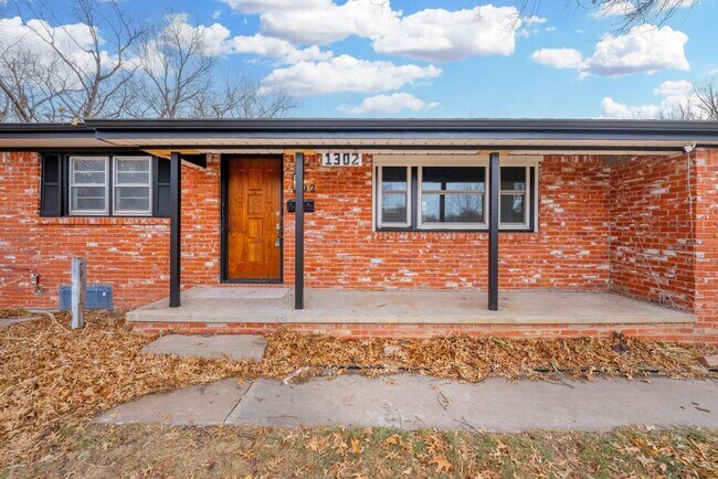 Foto del edificio - 1302 N Murray St