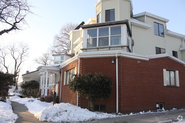 Building Photo - 129 Weed Ave