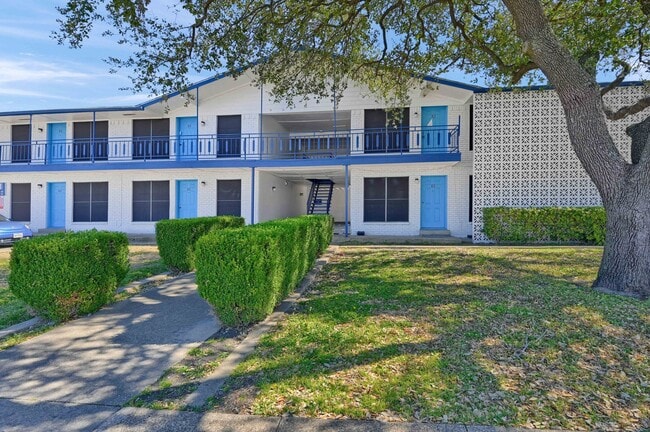 Building Photo - Hickory Apartments