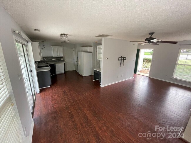 Foto del edificio - 4215 Suttle Pl
