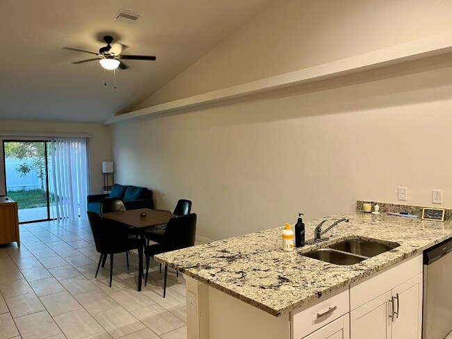 Foto del edificio - 1303 SE 8th Pl