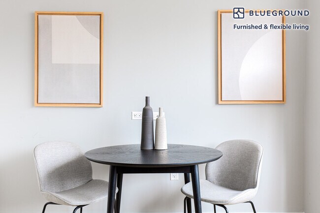 Building Photo - 250 W 19th St