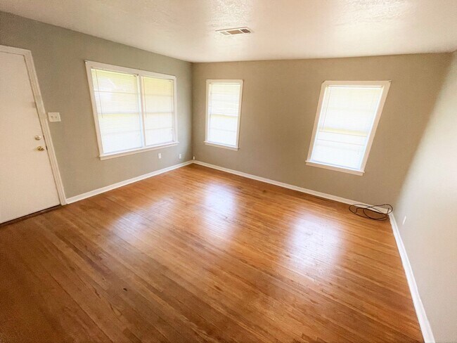 Foto del edificio - 812 S. 11th St, Nederland, TX 77627